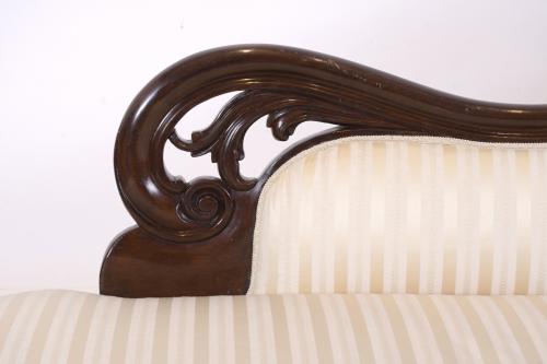 CHAISE LONGUE DE ESTILO VICTORIANO, SIGLO XX.