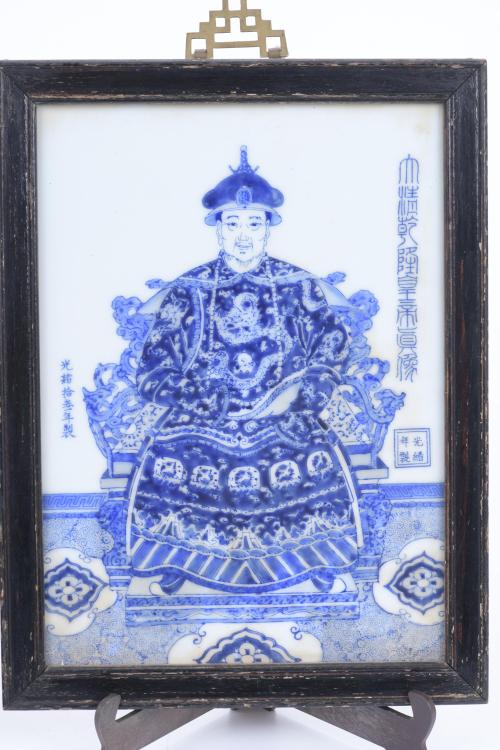 LATE QING DYNASTY, CIRCA 1880. PAIR OF PORTRAITS OF QIANLON