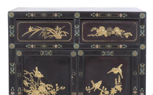 EARLY 20TH CENTURY CHINESE SCHOOL. LOW CABINET.