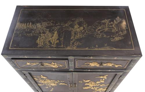 EARLY 20TH CENTURY CHINESE SCHOOL. LOW CABINET.