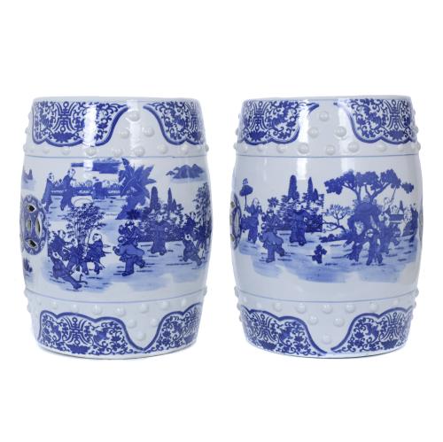 ESCUELA CHINA, SIGLO XX. PAREJA DE TABURETES EN PORCELANA.