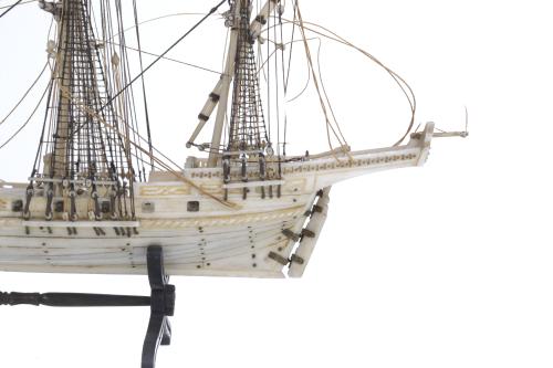 PEQUEÑA MAQUETA DE BARCO EN HUESO, 1945-1948