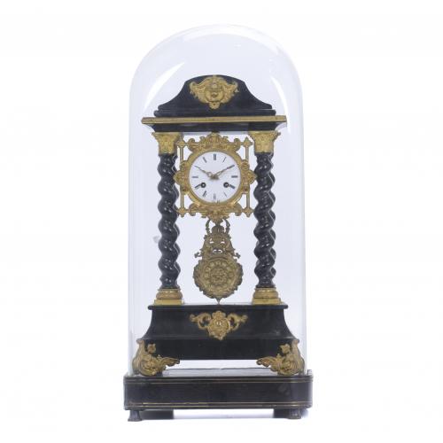 RELOJ DE PÓRTICO CON URNA DE ÉPOCA NAPOLEÓN III.