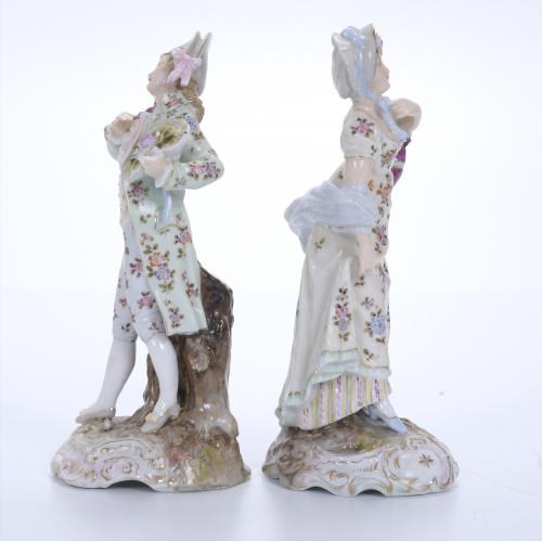 PAREJA DE FIGURAS EN PORCELANA, SIGLO XX.