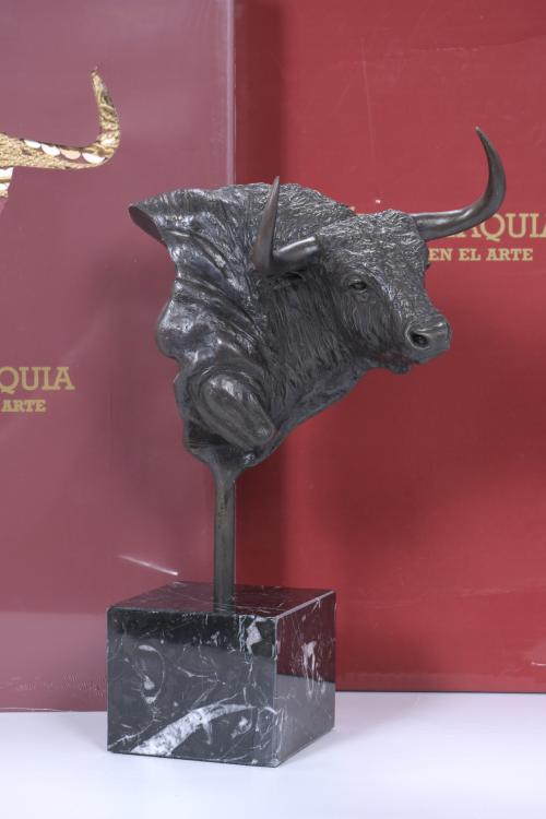 NACHO MARTÍN (1953). "TAUROMAQUIA, EL TORO EN EL ARTE".