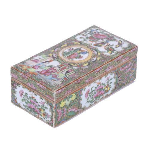 CAJA CHINA EN PORCELANA CANTÓN FAMILIA ROSA, SIGLO XX.