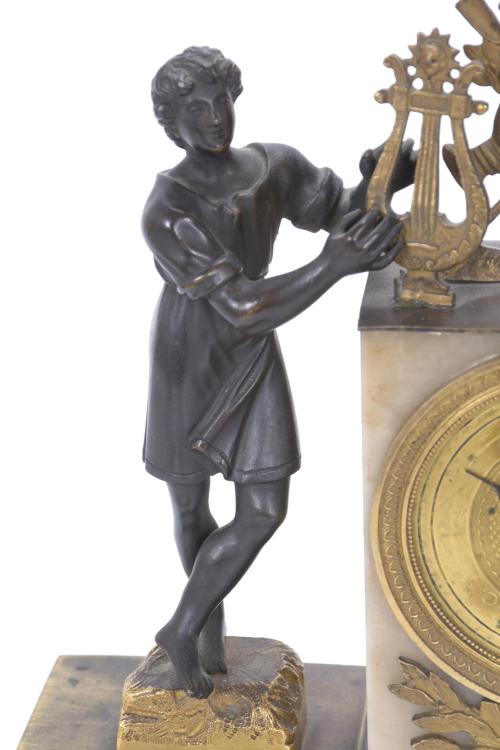 EMPIRE TABLE CLOCK WITH ALLEGORY OF MUSIC, S. XIX.