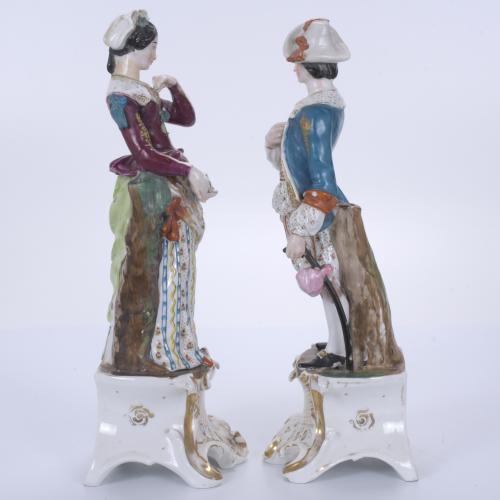 Pareja de figuras en porcelana Napoleón III, siglo XIX. 