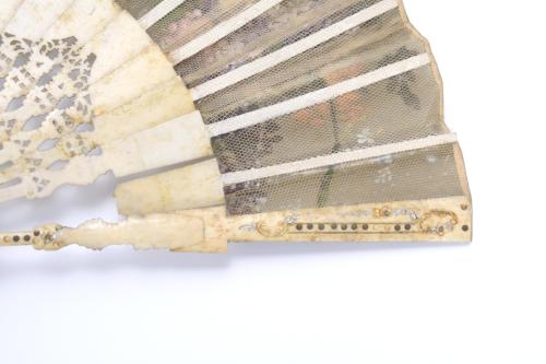 VICTORIAN FAN, 19TH CENTURY.