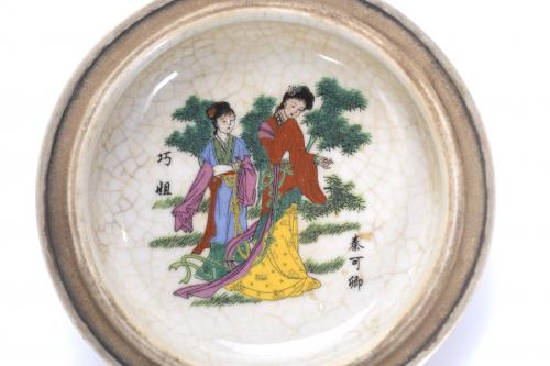 CHINESE SCHOOL, REPUBLIC PERIOD. PORCELAIN AND BRONZE BOX.