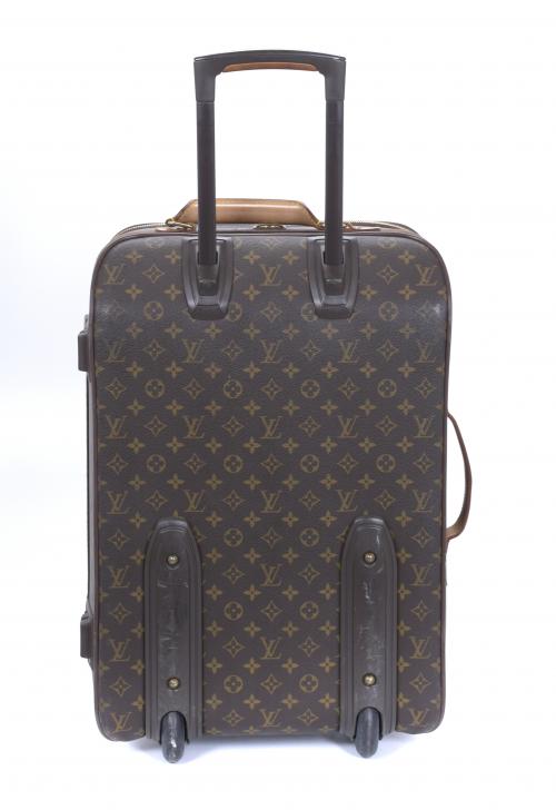 LOUIS VUITTON. MALETA MODELO "PEGASE 55", CIRCA 2000.