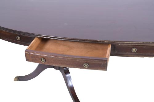 MESA DE COMEDOR DE ESTILO REGENCY, SIGLO XX.