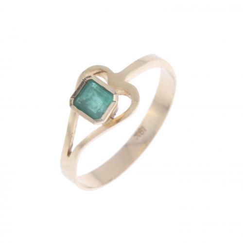 RING WITH EMERALD.