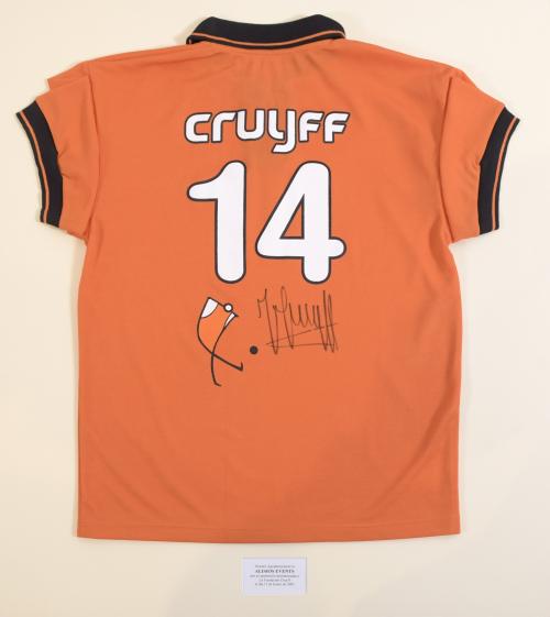 CAMISETA DE AGRADECIMIENTO DE LA FUNDACIÓN CRUYFF FIRMADA,