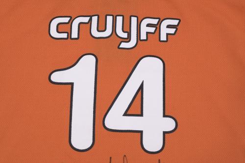 CAMISETA DE AGRADECIMIENTO DE LA FUNDACIÓN CRUYFF FIRMADA,