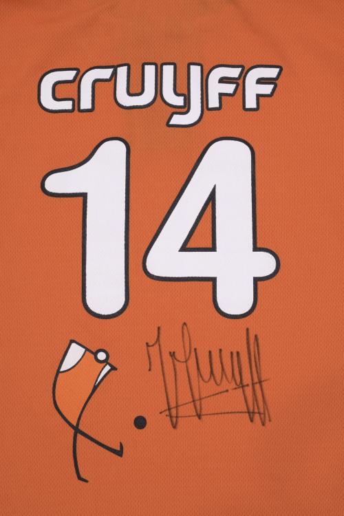 CAMISETA DE AGRADECIMIENTO DE LA FUNDACIÓN CRUYFF FIRMADA,