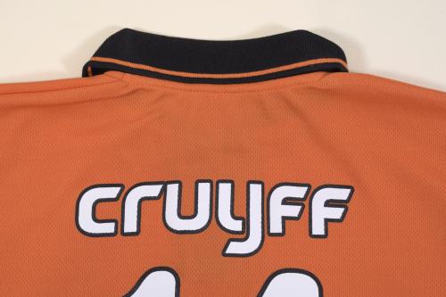 CAMISETA DE AGRADECIMIENTO DE LA FUNDACIÓN CRUYFF FIRMADA,