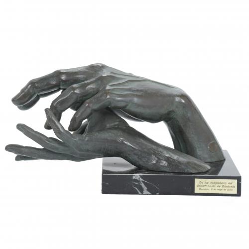 LORENZO QUINN (1966). "HANDS"