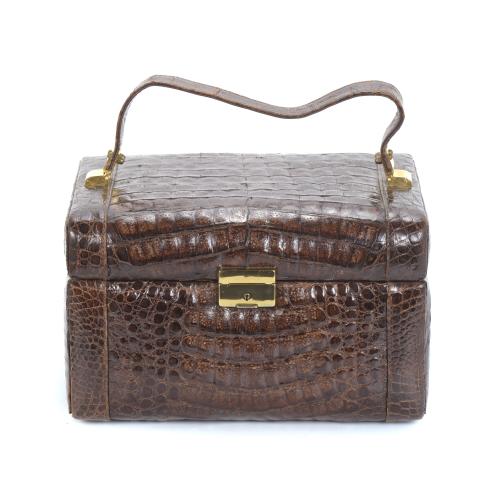 410-TRAVEL TOILET BAG IN CROCODILE LEATHER, MID 20TH CENTURY. 