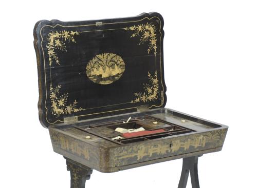 CHINESE SEWING BOX, 19TH CENTURY, FOR EUROPEAN EXPORT.