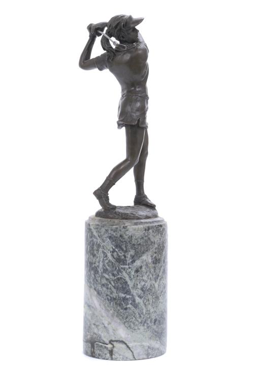 GOLF PLAYER SCULPTURE.