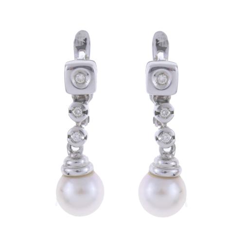 PENDIENTES LARGOS CON PERLA Y DIAMANTES.