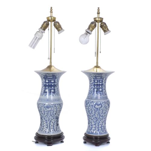 PAIR OF CHINESE PORCELAIN VASES. 20TH CENTURY, PROBABLY REPUBLIC PERIOD.