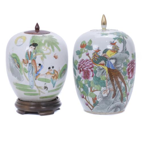 TWO CHINESE PORCELAIN VASES, MID 20TH CENTURY, QING DINASTY STYLE.