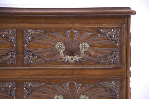 FRENCH PROVENZAL STYLE CHEST OF DRAWERS, S. XX.