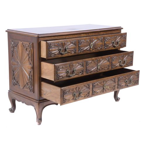 FRENCH PROVENZAL STYLE CHEST OF DRAWERS, S. XX.