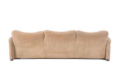 VICO MAGISTRETTI (1920-2006). SOFA MODELO "MARALUNGA" DE TR