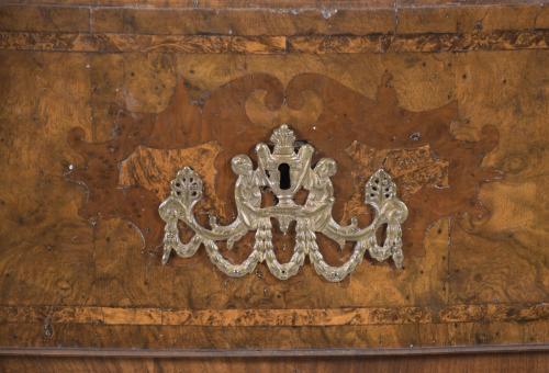 FRENCH REGENCY CHEST OF DRAWERS, CIRCA 1720-1730.