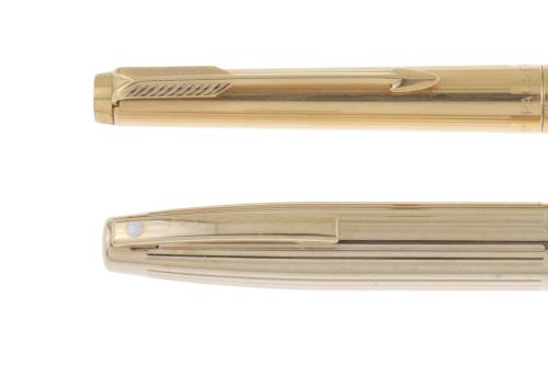 PARKER AND SHEAFFER. SET OF TWO FOUNTAIN PENS.