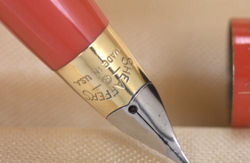 SHEAFFER. PLUMA ESTILOGRAFICA ESMALTADA EN ORO.