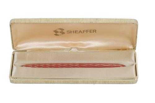 SHEAFFER. PLUMA ESTILOGRAFICA ESMALTADA EN ORO.