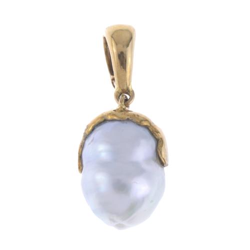 PENDANT WITH A LARGE BAROQUE PEARL.