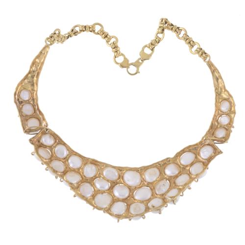 COLLAR BABERO CON PERLAS BARROCAS.