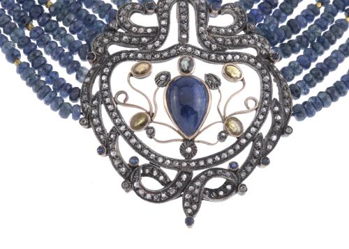 NECKLACE WITH SAPPHIRES AND LARGE SILVER CENTRE. 