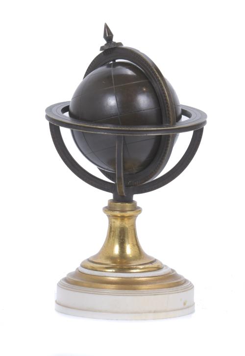 GRAND TOUR. PEQUEÑO GLOBO TERRAQUEO. CIRCA 1795 - 1805.