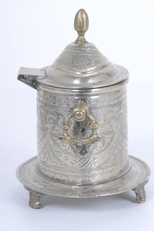 SILVERY METAL BISCUITS CASE, LATE 19TH CENTURY. 