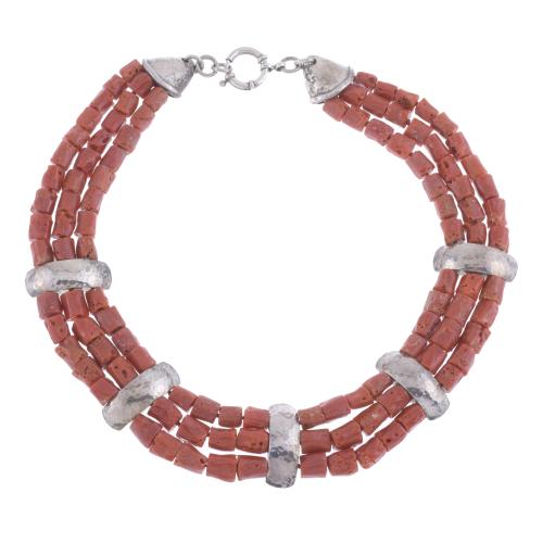 COLLAR BABERO EN CORAL.