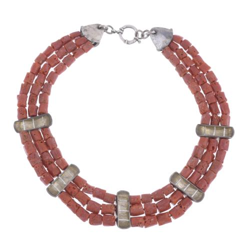 COLLAR BABERO EN CORAL.