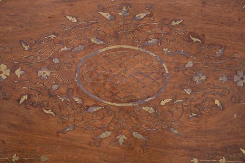 ENGLISH-INDIAN STYLE COFFEE TABLE. 20TH CENTURY