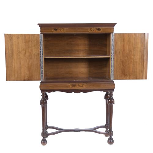 GEORGE II STYLE CABINET WITH BASE, EARLY 20TH CENTURY.