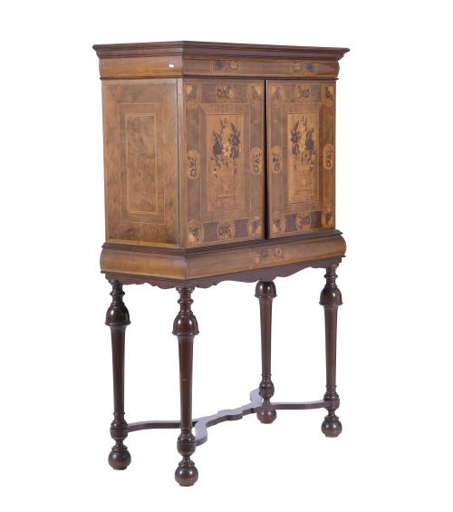 GEORGE II STYLE CABINET WITH BASE, EARLY 20TH CENTURY.