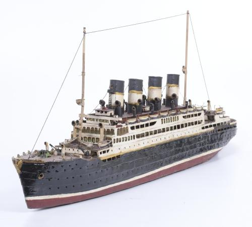 MODEL OF THE BRITISH OCEAN LINER RMS LUSITANIA, CIRCA 1950.