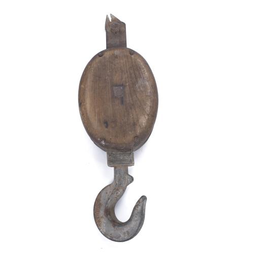 SHIP&#39;S PULLEY FOR A ROPE WITH HOOK, 20TH CENTURY. 