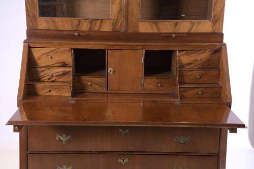 BUREAU BOOKCASE, AFTER ENGLISH MODELS, 20TH CENTURY. 