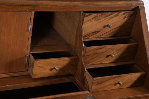 BUREAU BOOKCASE, AFTER ENGLISH MODELS, 20TH CENTURY. 