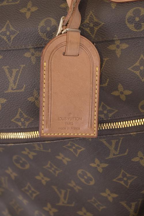 LOUIS VUITTON. PORTA TRAJES.